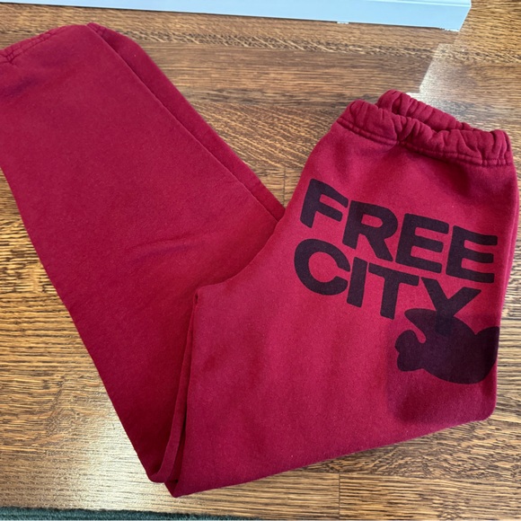 freecity woman’s Red Sweatpants - Picture 1 of 3